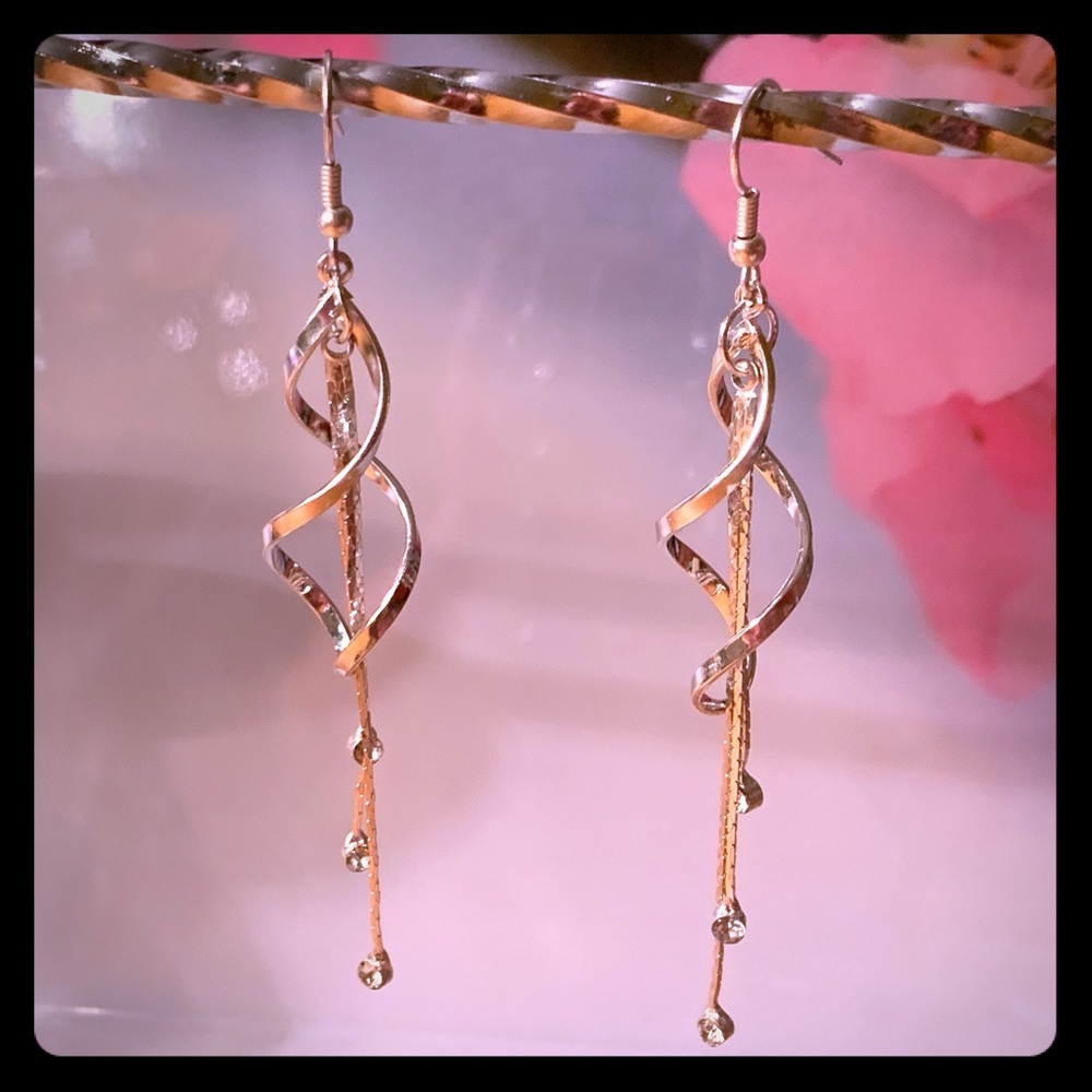 Pretty geometric design dangle earrings